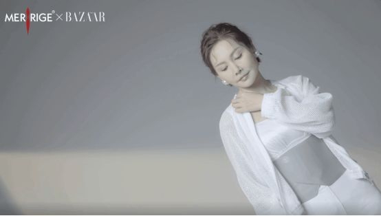 年底“卷”风盛行的ELLE风尚大典红毯,我学会了女明星们的碾压绝招!